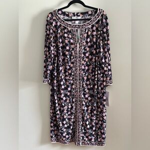 Black and White Casual Dress with 3/4 Sleeves and Crew Neck